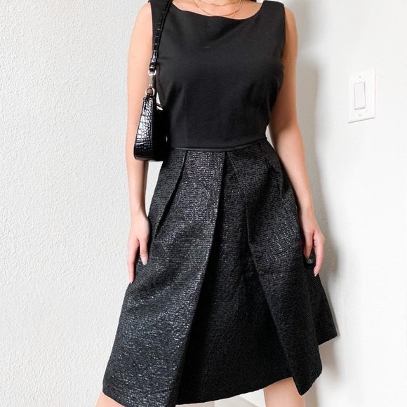 Elie Tahari Scoop Neck Semi Knit Knee Length Pleated Flared Dress Size 6/M - Picture 3 of 4